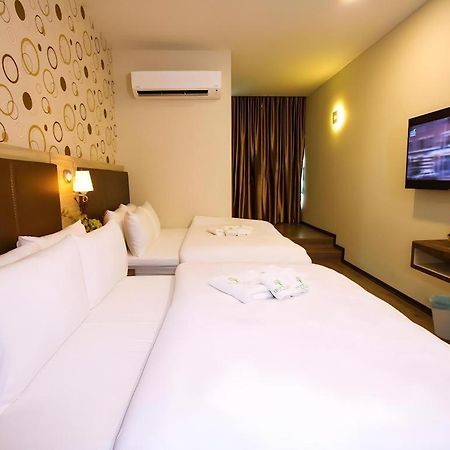 Tropicana Boutique Hotel Muar Esterno foto
